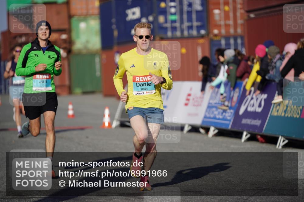 03.10.2025 - Köhlbrandbrückenlauf Michael Burmester http://msf.ph/oto/8991966 03.10.2025 09:50:50 Ziel 1044, 2701 meine-sportfotos.de
