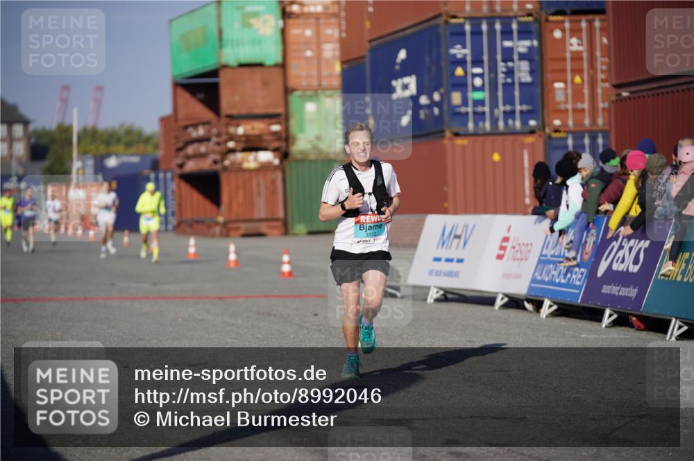 03.10.2025 - Köhlbrandbrückenlauf Michael Burmester http://msf.ph/oto/8992046 03.10.2025 09:51:00 Ziel 1007, 1017, 2701, 3153 meine-sportfotos.de