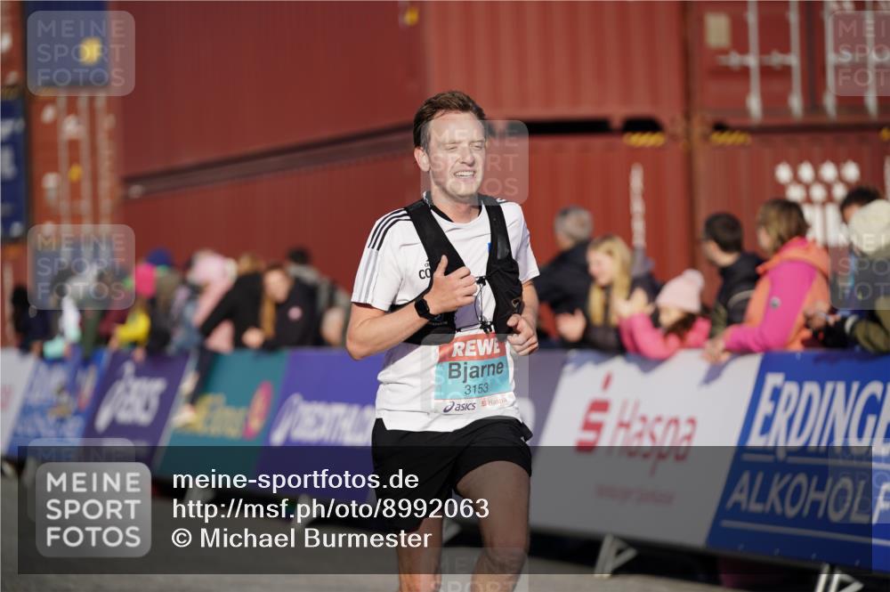 03.10.2025 - Köhlbrandbrückenlauf Michael Burmester http://msf.ph/oto/8992063 03.10.2025 09:51:02 Ziel 1007, 1017, 3153 meine-sportfotos.de