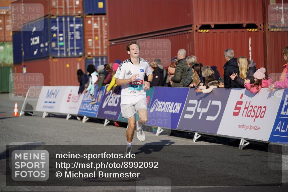 03.10.2025 - Köhlbrandbrückenlauf Michael Burmester http://msf.ph/oto/8992092 03.10.2025 09:51:13 Ziel 1032, 3154, 3460 meine-sportfotos.de