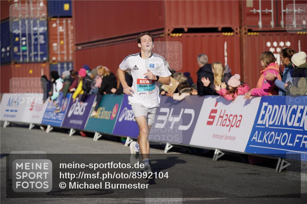 03.10.2025 - Köhlbrandbrückenlauf Michael Burmester http://msf.ph/oto/8992104 03.10.2025 09:51:13 Ziel 1032, 3154, 3460 meine-sportfotos.de