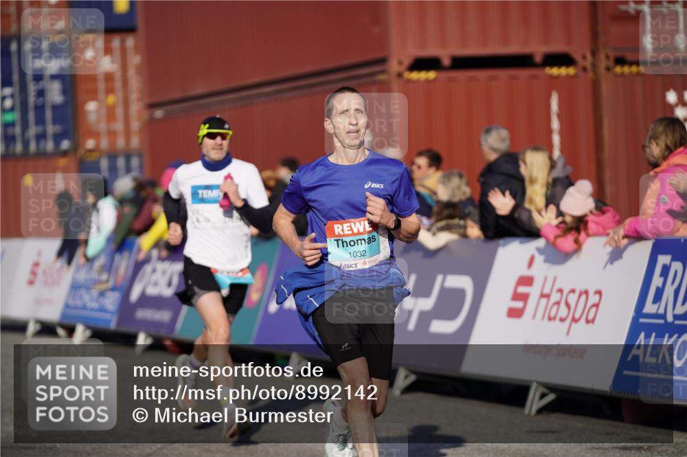 03.10.2025 - Köhlbrandbrückenlauf Michael Burmester http://msf.ph/oto/8992142 03.10.2025 09:51:18 Ziel 1032, 3082, 3154, 3460, 3740 meine-sportfotos.de
