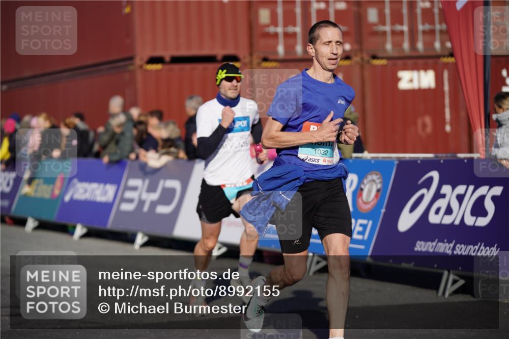 03.10.2025 - Köhlbrandbrückenlauf Michael Burmester http://msf.ph/oto/8992155 03.10.2025 09:51:19 Ziel 1032, 3082, 3154, 3401, 3460, 3740 meine-sportfotos.de