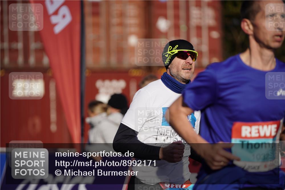 03.10.2025 - Köhlbrandbrückenlauf Michael Burmester http://msf.ph/oto/8992171 03.10.2025 09:51:19 Ziel 1032, 3082, 3154, 3401, 3460, 3740 meine-sportfotos.de
