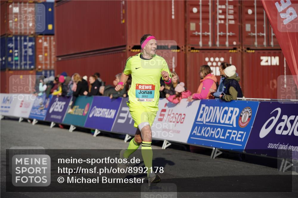03.10.2025 - Köhlbrandbrückenlauf Michael Burmester http://msf.ph/oto/8992178 03.10.2025 09:51:21 Ziel 1032, 3082, 3154, 3401, 3740 meine-sportfotos.de