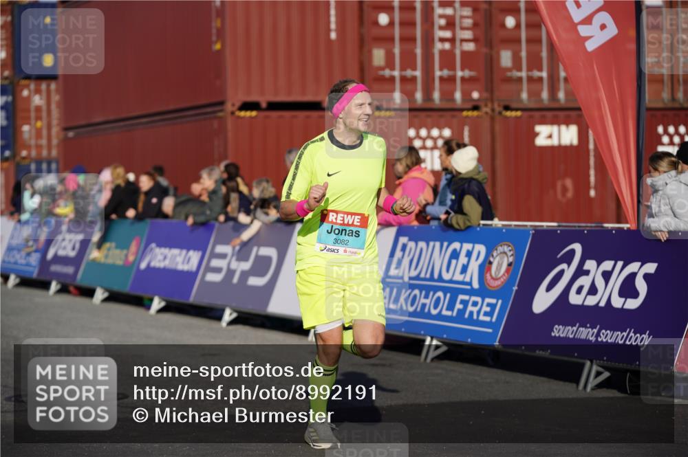 03.10.2025 - Köhlbrandbrückenlauf Michael Burmester http://msf.ph/oto/8992191 03.10.2025 09:51:21 Ziel 1032, 3082, 3154, 3401, 3740 meine-sportfotos.de