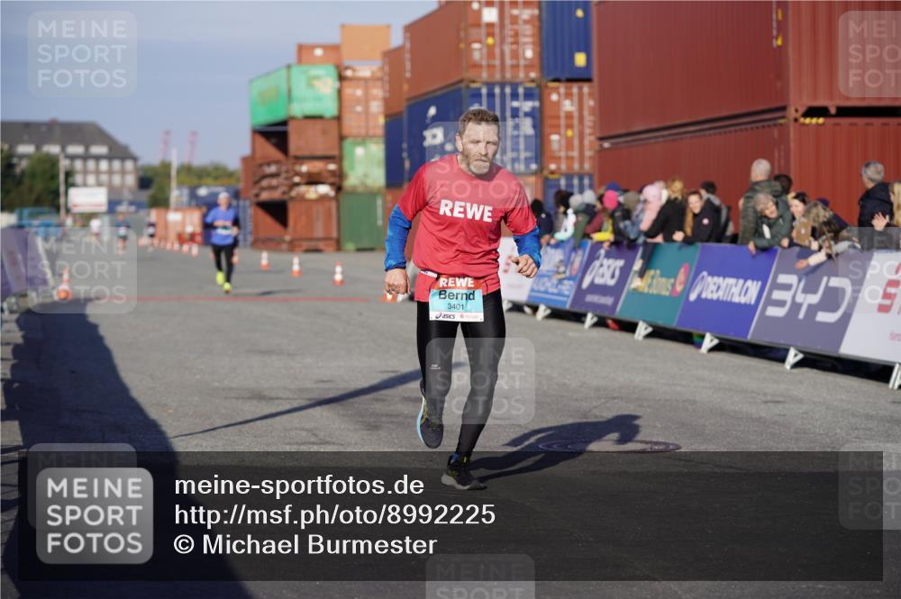 03.10.2025 - Köhlbrandbrückenlauf Michael Burmester http://msf.ph/oto/8992225 03.10.2025 09:51:24 Ziel 1032, 3082, 3401, 3740 meine-sportfotos.de