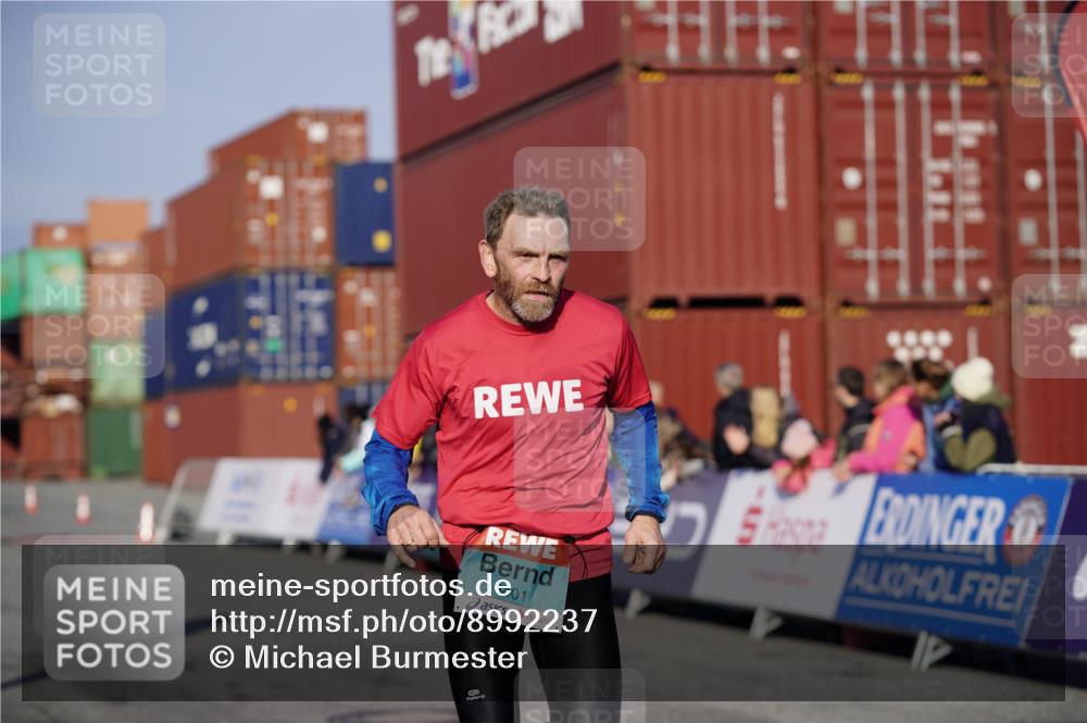 03.10.2025 - Köhlbrandbrückenlauf Michael Burmester http://msf.ph/oto/8992237 03.10.2025 09:51:25 Ziel 3082, 3401, 3740 meine-sportfotos.de