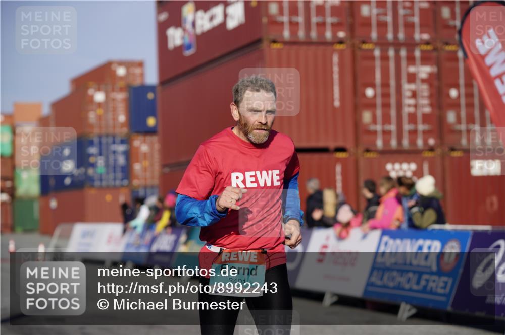 03.10.2025 - Köhlbrandbrückenlauf Michael Burmester http://msf.ph/oto/8992243 03.10.2025 09:51:25 Ziel 3082, 3401, 3740 meine-sportfotos.de