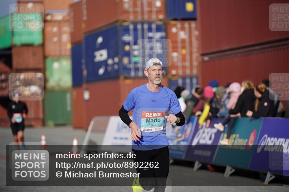 03.10.2025 - Köhlbrandbrückenlauf Michael Burmester http://msf.ph/oto/8992262 03.10.2025 09:51:29 Ziel 1057, 3401 meine-sportfotos.de