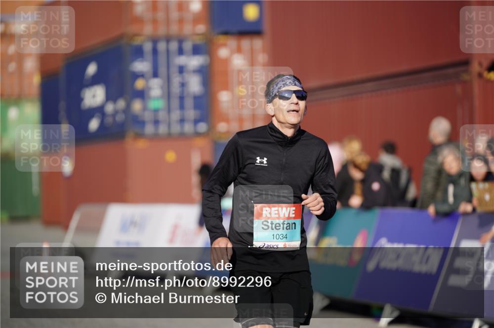 03.10.2025 - Köhlbrandbrückenlauf Michael Burmester http://msf.ph/oto/8992296 03.10.2025 09:51:35 Ziel 1034, 1057 meine-sportfotos.de