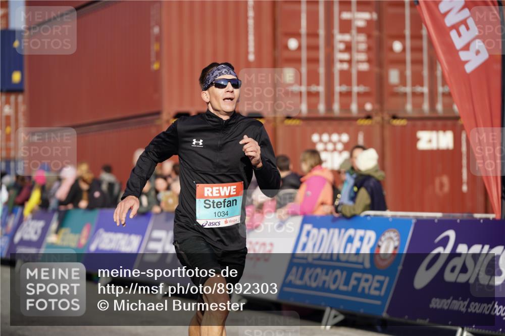 03.10.2025 - Köhlbrandbrückenlauf Michael Burmester http://msf.ph/oto/8992303 03.10.2025 09:51:36 Ziel 1034, 1057 meine-sportfotos.de