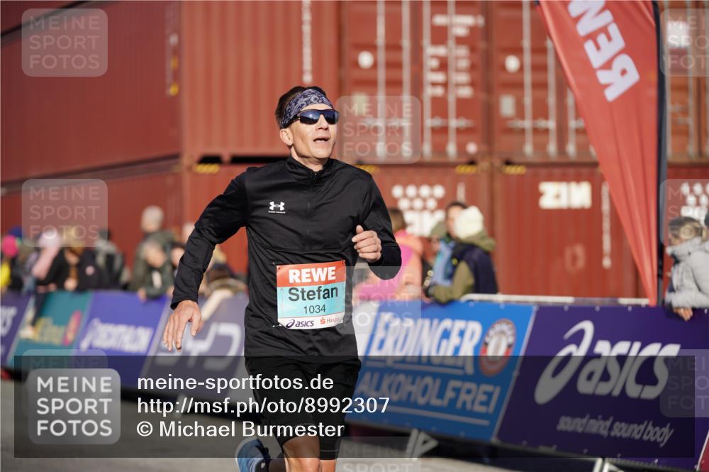 03.10.2025 - Köhlbrandbrückenlauf Michael Burmester http://msf.ph/oto/8992307 03.10.2025 09:51:36 Ziel 1034, 1057 meine-sportfotos.de