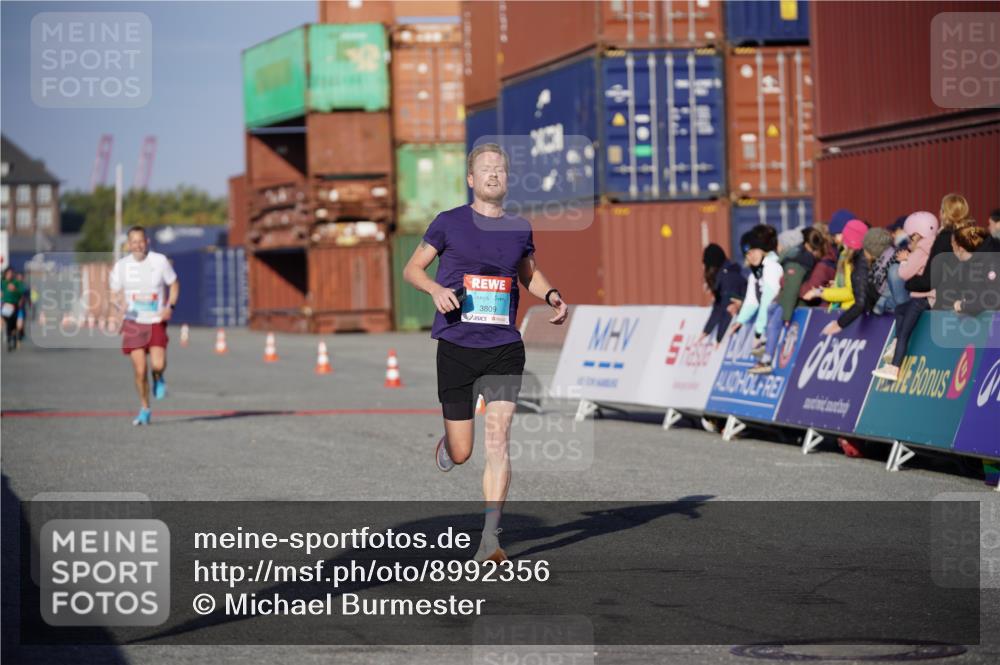 03.10.2025 - Köhlbrandbrückenlauf Michael Burmester http://msf.ph/oto/8992356 03.10.2025 09:51:47 Ziel 3086, 3350, 3809 meine-sportfotos.de