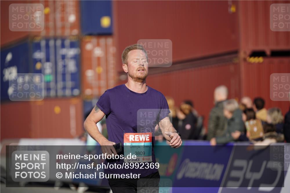 03.10.2025 - Köhlbrandbrückenlauf Michael Burmester http://msf.ph/oto/8992369 03.10.2025 09:51:48 Ziel 3086, 3350, 3809 meine-sportfotos.de
