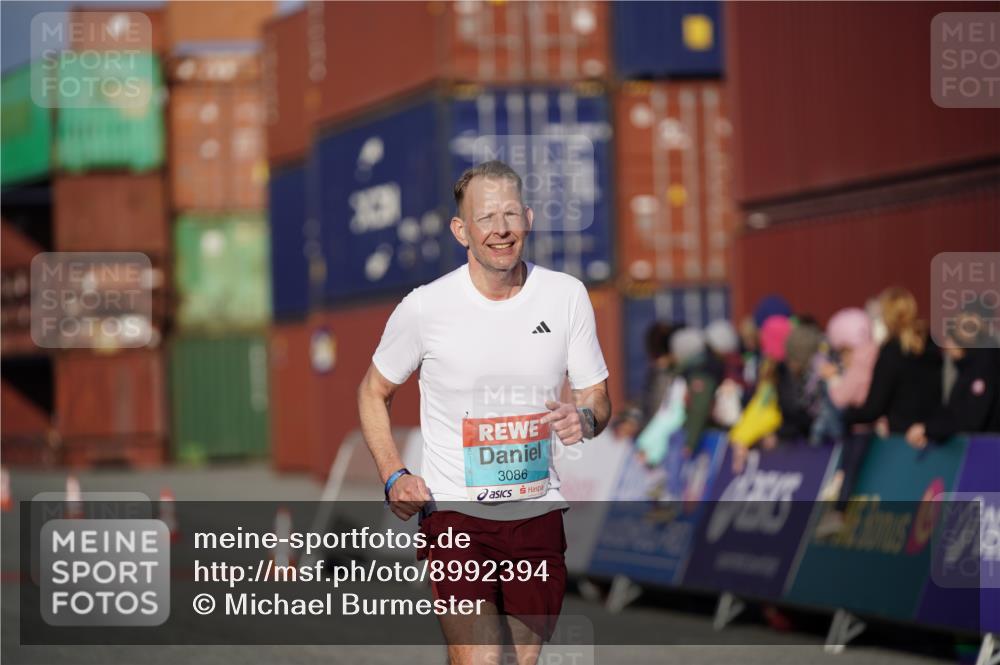 03.10.2025 - Köhlbrandbrückenlauf Michael Burmester http://msf.ph/oto/8992394 03.10.2025 09:51:52 Ziel 3086, 3809 meine-sportfotos.de