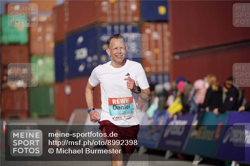 03.10.2025 - Köhlbrandbrückenlauf Michael Burmester http://msf.ph/oto/8992398 03.10.2025 09:51:52 Ziel 3086, 3809 meine-sportfotos.de