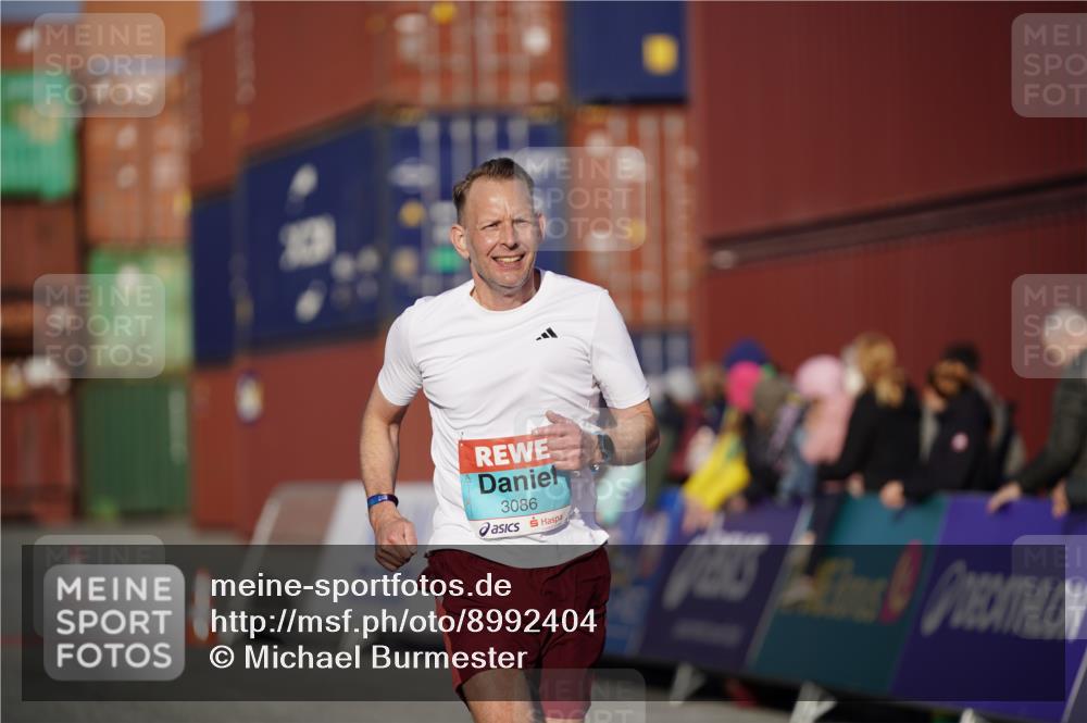 03.10.2025 - Köhlbrandbrückenlauf Michael Burmester http://msf.ph/oto/8992404 03.10.2025 09:51:52 Ziel 3086, 3809 meine-sportfotos.de