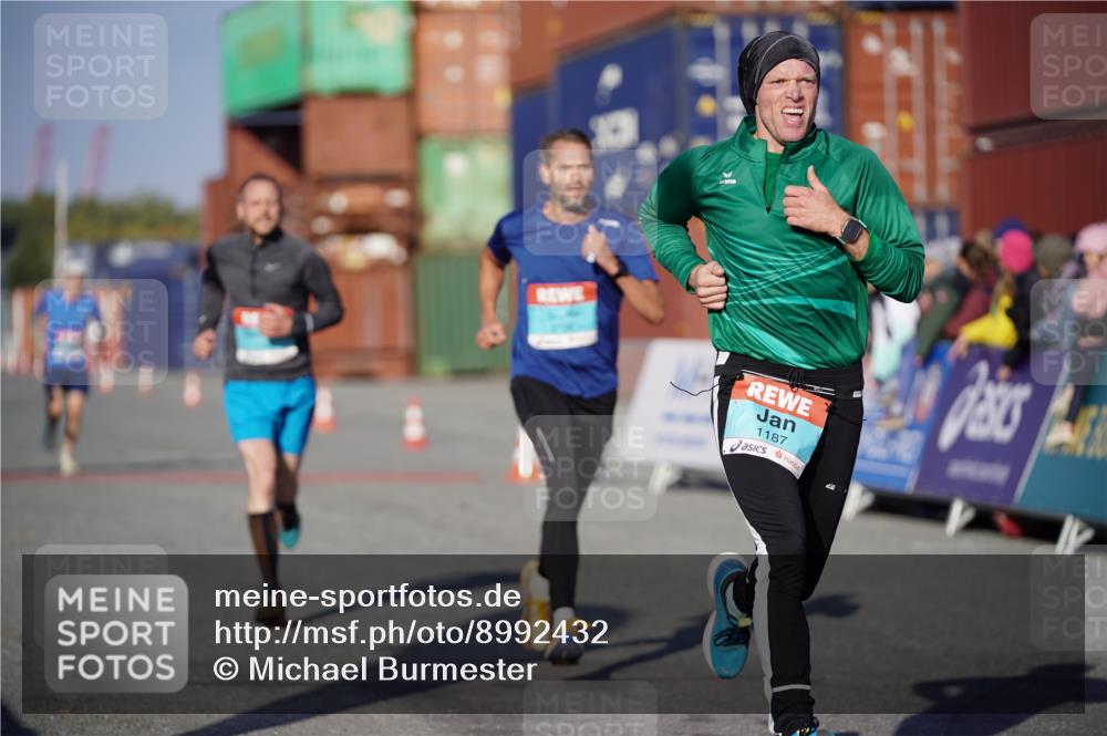03.10.2025 - Köhlbrandbrückenlauf Michael Burmester http://msf.ph/oto/8992432 03.10.2025 09:52:01 Ziel 1026, 1187, 3756 meine-sportfotos.de