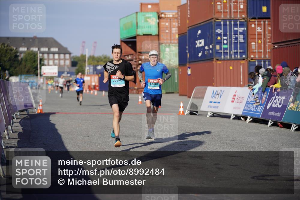 03.10.2025 - Köhlbrandbrückenlauf Michael Burmester http://msf.ph/oto/8992484 03.10.2025 09:52:06 Ziel 1026, 1187, 2722, 3248, 3756 meine-sportfotos.de