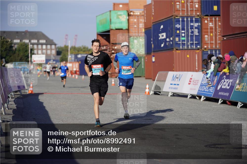 03.10.2025 - Köhlbrandbrückenlauf Michael Burmester http://msf.ph/oto/8992491 03.10.2025 09:52:06 Ziel 1026, 1187, 2722, 3248, 3756 meine-sportfotos.de