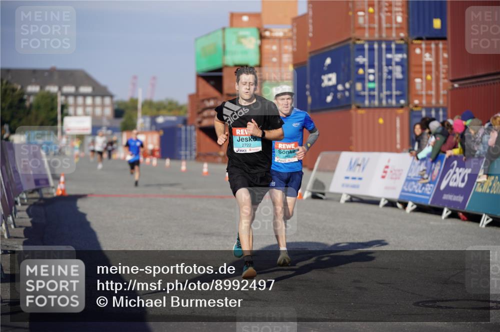 03.10.2025 - Köhlbrandbrückenlauf Michael Burmester http://msf.ph/oto/8992497 03.10.2025 09:52:07 Ziel 1026, 1187, 2722, 3248, 3756 meine-sportfotos.de