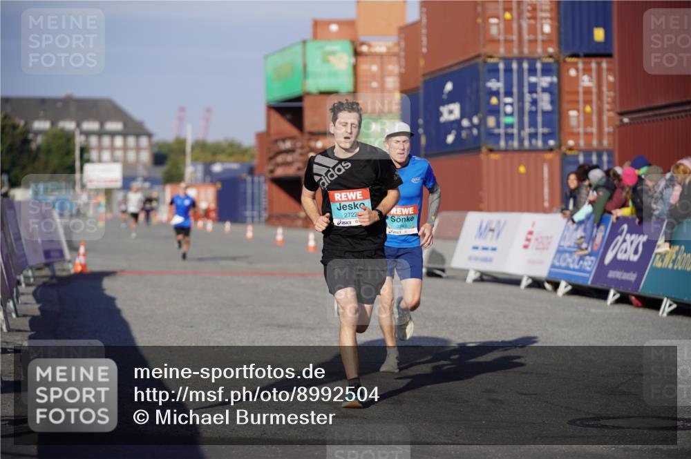 03.10.2025 - Köhlbrandbrückenlauf Michael Burmester http://msf.ph/oto/8992504 03.10.2025 09:52:07 Ziel 1026, 1187, 2722, 3248, 3756 meine-sportfotos.de