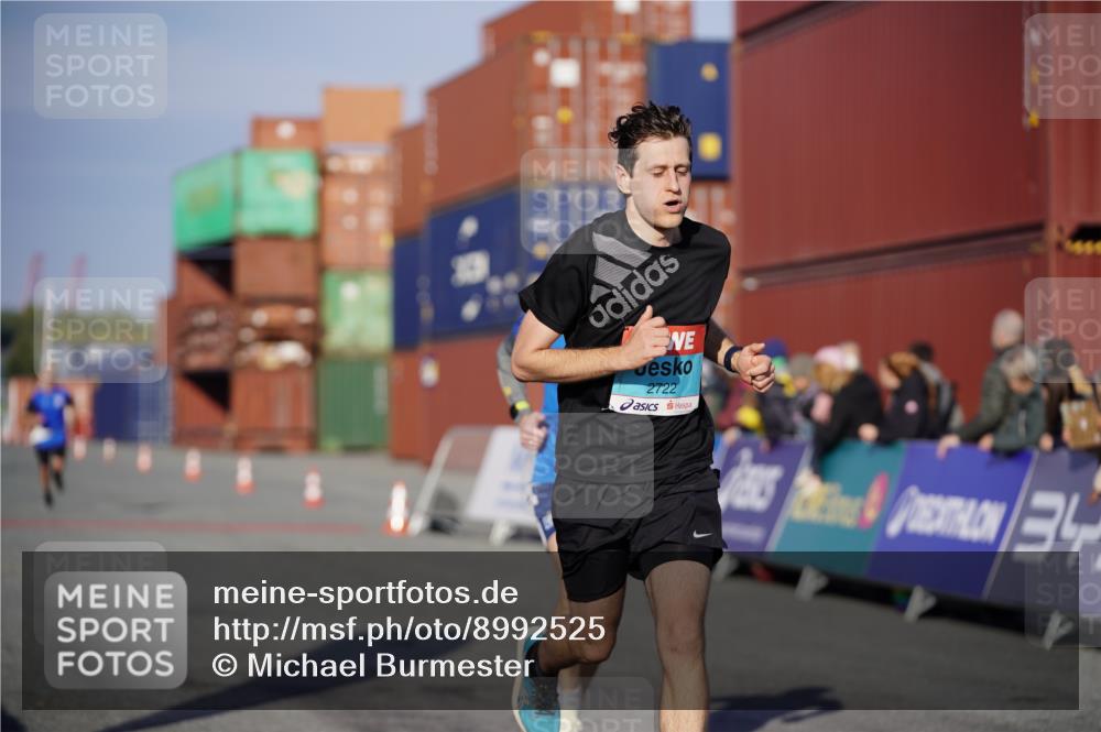 03.10.2025 - Köhlbrandbrückenlauf Michael Burmester http://msf.ph/oto/8992525 03.10.2025 09:52:08 Ziel 1026, 1187, 2722, 3248, 3756 meine-sportfotos.de