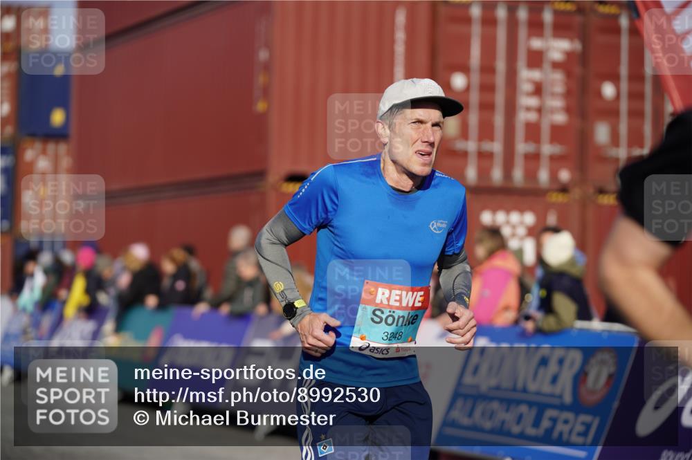03.10.2025 - Köhlbrandbrückenlauf Michael Burmester http://msf.ph/oto/8992530 03.10.2025 09:52:09 Ziel 1026, 1187, 2722, 3248, 3756 meine-sportfotos.de