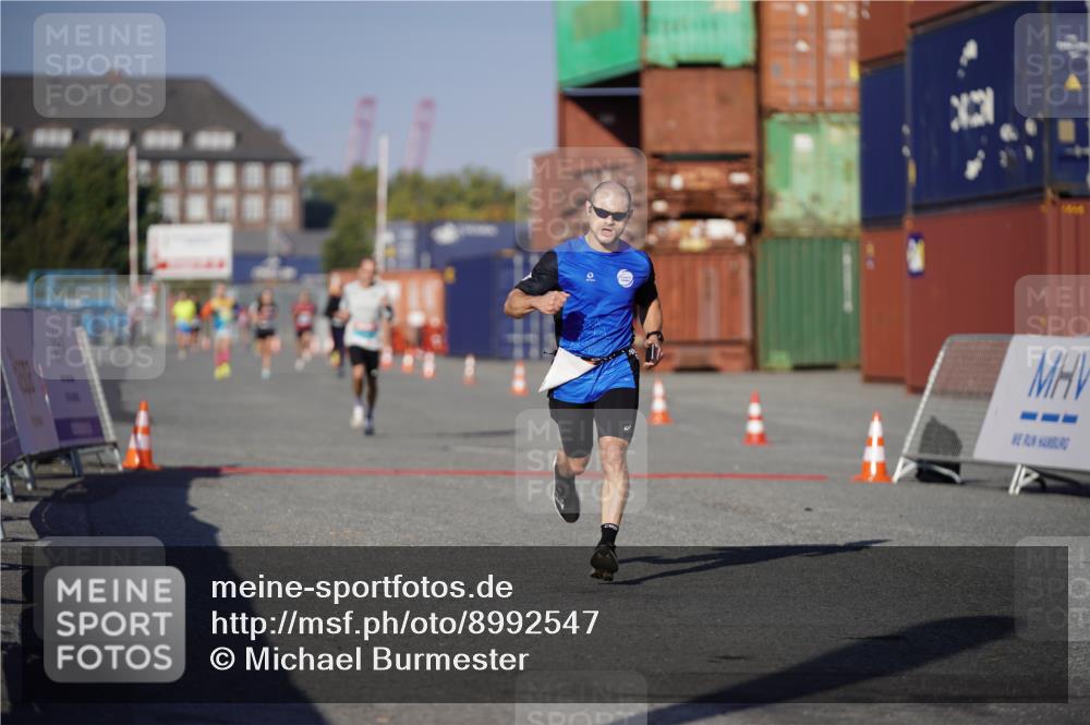 03.10.2025 - Köhlbrandbrückenlauf Michael Burmester http://msf.ph/oto/8992547 03.10.2025 09:52:13 Ziel 2722, 2937, 3248 meine-sportfotos.de