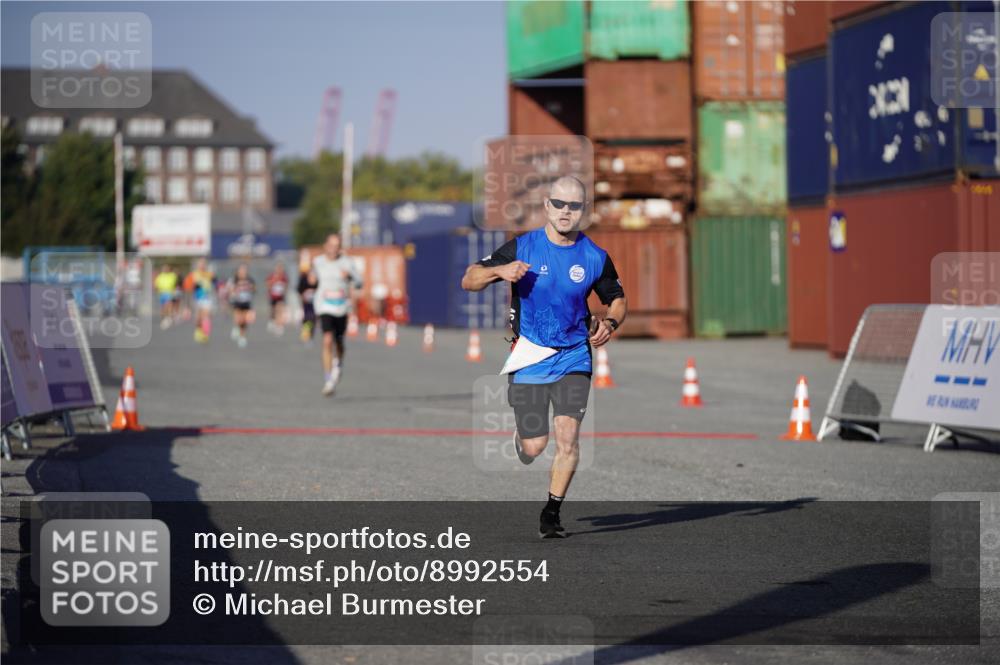 03.10.2025 - Köhlbrandbrückenlauf Michael Burmester http://msf.ph/oto/8992554 03.10.2025 09:52:13 Ziel 2722, 2937, 3248 meine-sportfotos.de