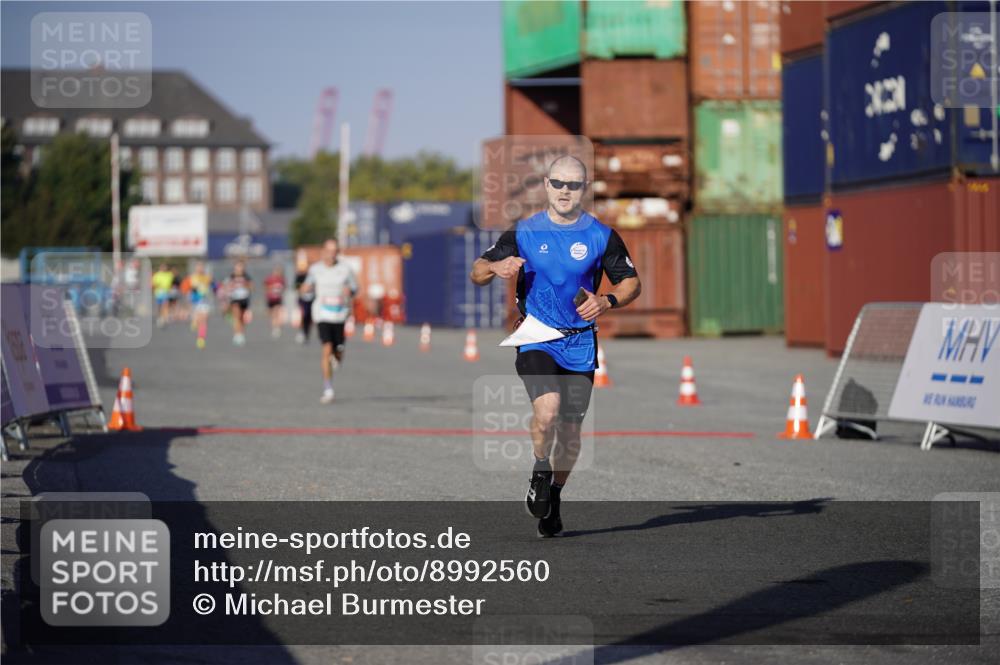 03.10.2025 - Köhlbrandbrückenlauf Michael Burmester http://msf.ph/oto/8992560 03.10.2025 09:52:13 Ziel 2722, 2937, 3248 meine-sportfotos.de