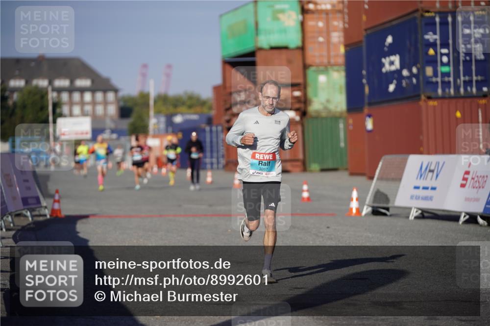 03.10.2025 - Köhlbrandbrückenlauf Michael Burmester http://msf.ph/oto/8992601 03.10.2025 09:52:21 Ziel 2937, 3267 meine-sportfotos.de