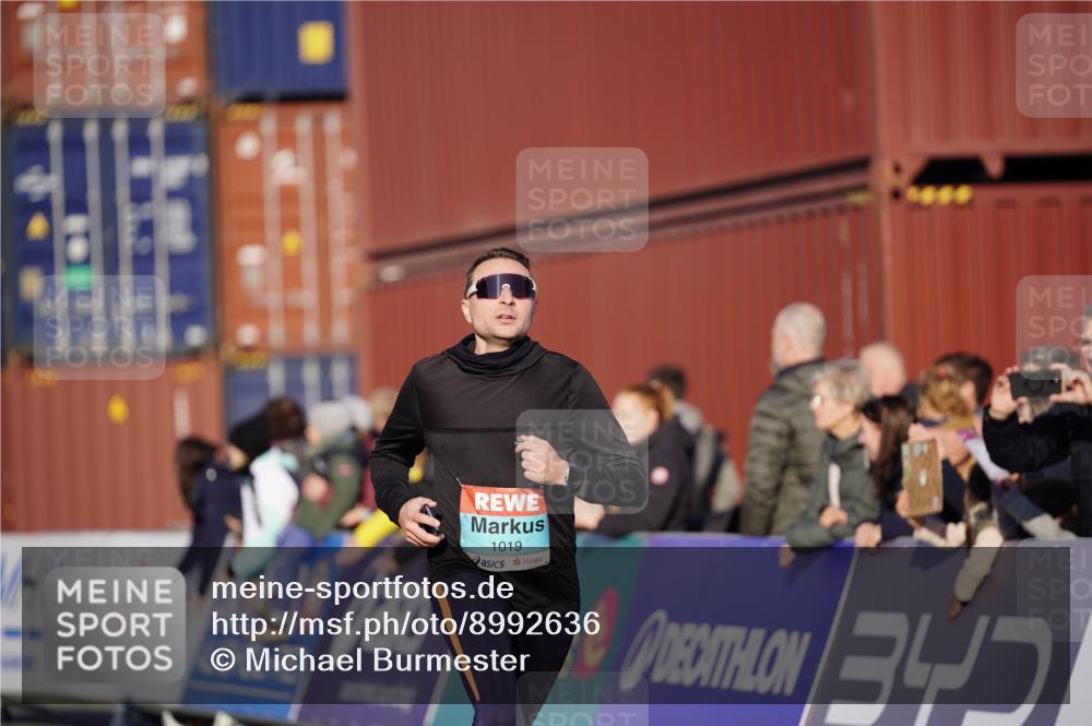 03.10.2025 - Köhlbrandbrückenlauf Michael Burmester http://msf.ph/oto/8992636 03.10.2025 09:52:32 Ziel 1019, 1055, 2792, 3008, 3610 meine-sportfotos.de