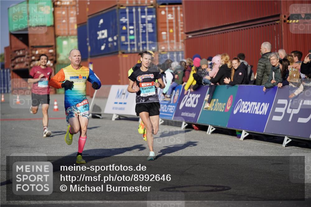 03.10.2025 - Köhlbrandbrückenlauf Michael Burmester http://msf.ph/oto/8992646 03.10.2025 09:52:33 Ziel 1019, 1055, 2792, 3008, 3610 meine-sportfotos.de