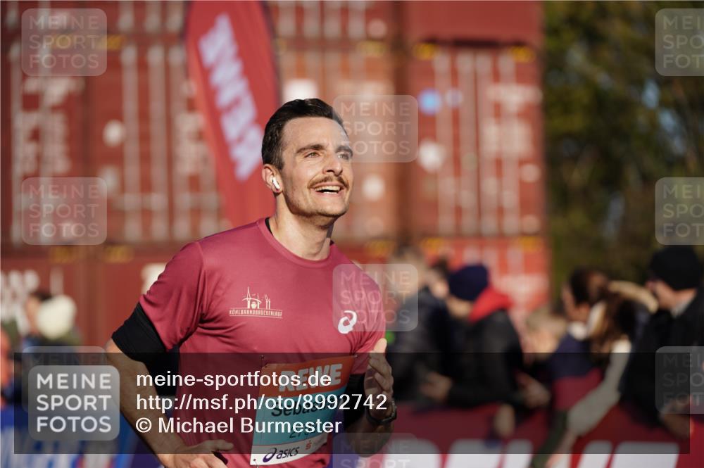 03.10.2025 - Köhlbrandbrückenlauf Michael Burmester http://msf.ph/oto/8992742 03.10.2025 09:52:37 Ziel 1019, 1055, 2792, 3008, 3610, 3712 meine-sportfotos.de