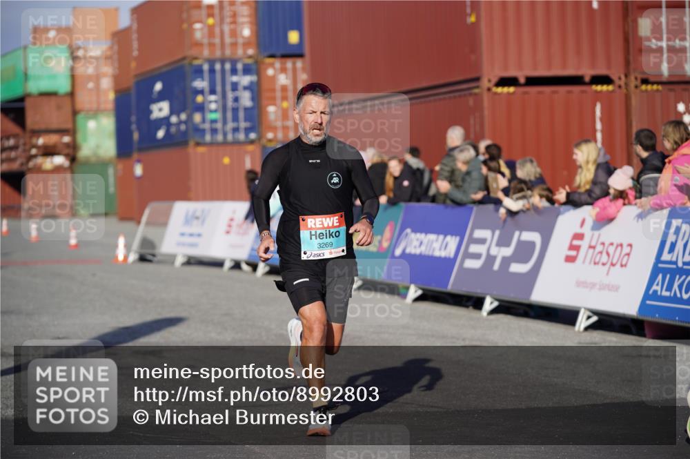 03.10.2025 - Köhlbrandbrückenlauf Michael Burmester http://msf.ph/oto/8992803 03.10.2025 09:52:47 Ziel 2933, 3269, 3629, 3712 meine-sportfotos.de
