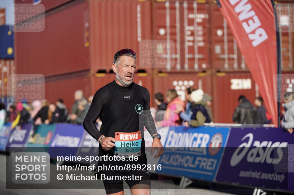 03.10.2025 - Köhlbrandbrückenlauf Michael Burmester http://msf.ph/oto/8992816 03.10.2025 09:52:48 Ziel 2933, 3269, 3629, 3712 meine-sportfotos.de