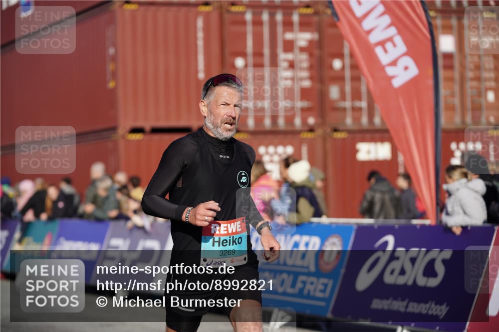 03.10.2025 - Köhlbrandbrückenlauf Michael Burmester http://msf.ph/oto/8992821 03.10.2025 09:52:48 Ziel 2933, 3269, 3629, 3712 meine-sportfotos.de
