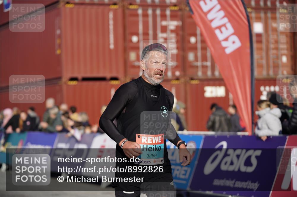 03.10.2025 - Köhlbrandbrückenlauf Michael Burmester http://msf.ph/oto/8992826 03.10.2025 09:52:48 Ziel 2933, 3269, 3629, 3712 meine-sportfotos.de