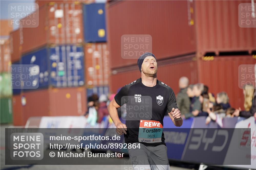 03.10.2025 - Köhlbrandbrückenlauf Michael Burmester http://msf.ph/oto/8992864 03.10.2025 09:52:52 Ziel 1035, 2705, 2933, 3269, 3629 meine-sportfotos.de