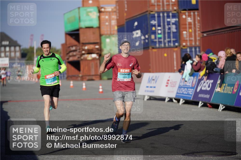 03.10.2025 - Köhlbrandbrückenlauf Michael Burmester http://msf.ph/oto/8992874 03.10.2025 09:52:53 Ziel 1035, 2705, 2933, 3269, 3629 meine-sportfotos.de