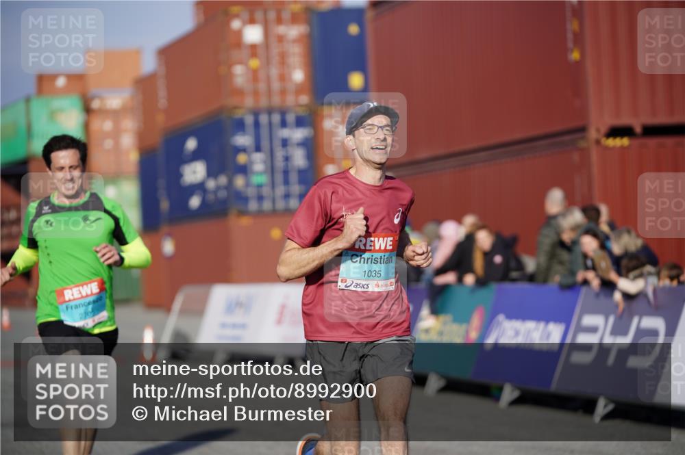 03.10.2025 - Köhlbrandbrückenlauf Michael Burmester http://msf.ph/oto/8992900 03.10.2025 09:52:55 Ziel 1035, 2705, 3629 meine-sportfotos.de
