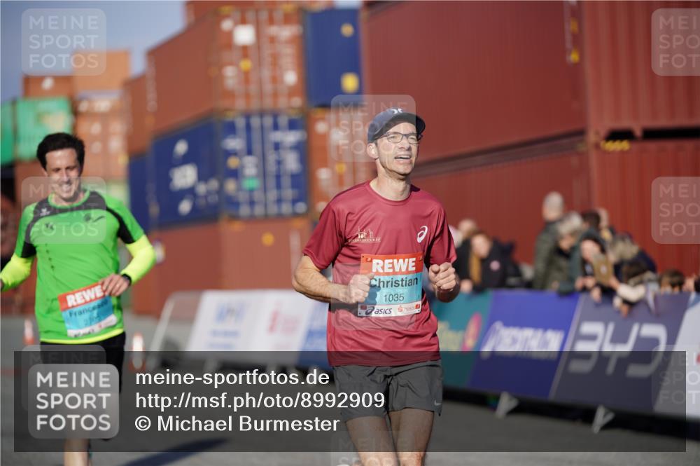 03.10.2025 - Köhlbrandbrückenlauf Michael Burmester http://msf.ph/oto/8992909 03.10.2025 09:52:55 Ziel 1035, 2705, 3629 meine-sportfotos.de