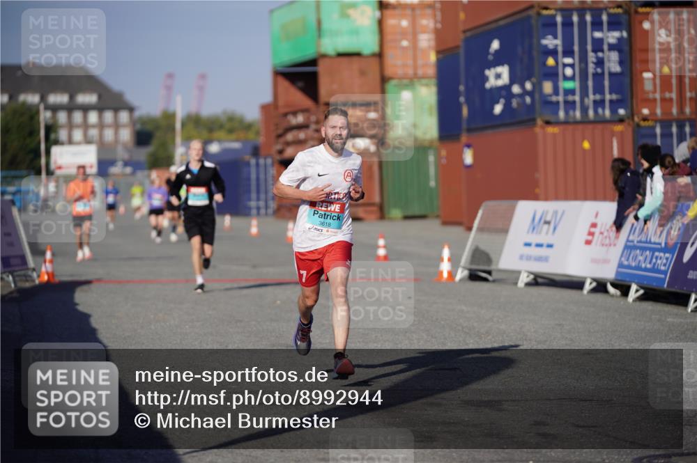 03.10.2025 - Köhlbrandbrückenlauf Michael Burmester http://msf.ph/oto/8992944 03.10.2025 09:53:08 Ziel 1029, 3618 meine-sportfotos.de
