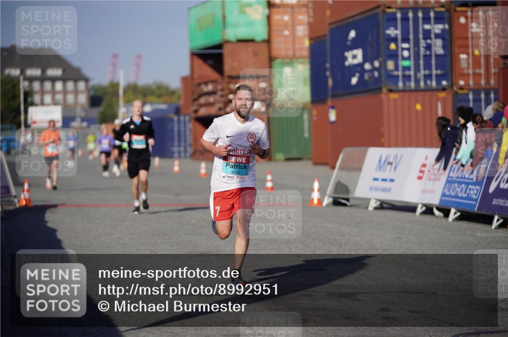 03.10.2025 - Köhlbrandbrückenlauf Michael Burmester http://msf.ph/oto/8992951 03.10.2025 09:53:08 Ziel 1029, 3618 meine-sportfotos.de