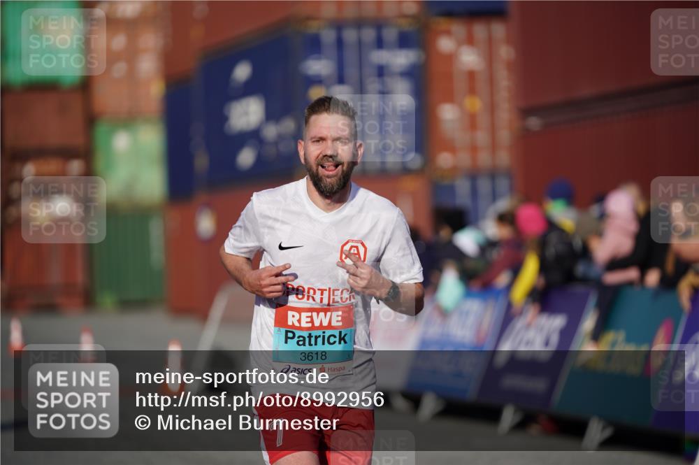 03.10.2025 - Köhlbrandbrückenlauf Michael Burmester http://msf.ph/oto/8992956 03.10.2025 09:53:09 Ziel 1029, 3618 meine-sportfotos.de