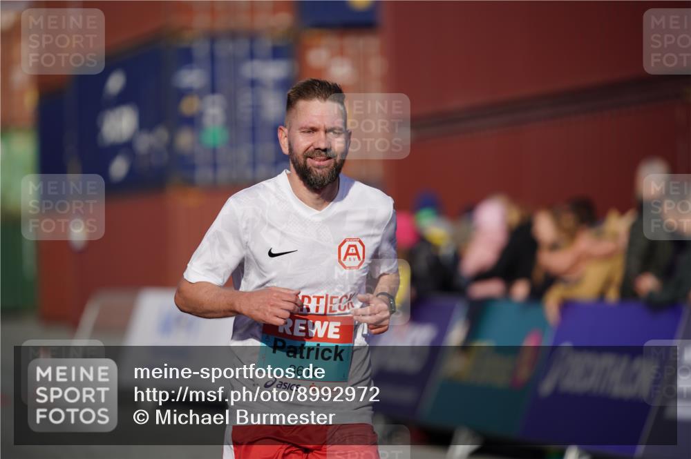 03.10.2025 - Köhlbrandbrückenlauf Michael Burmester http://msf.ph/oto/8992972 03.10.2025 09:53:09 Ziel 1029, 3618 meine-sportfotos.de