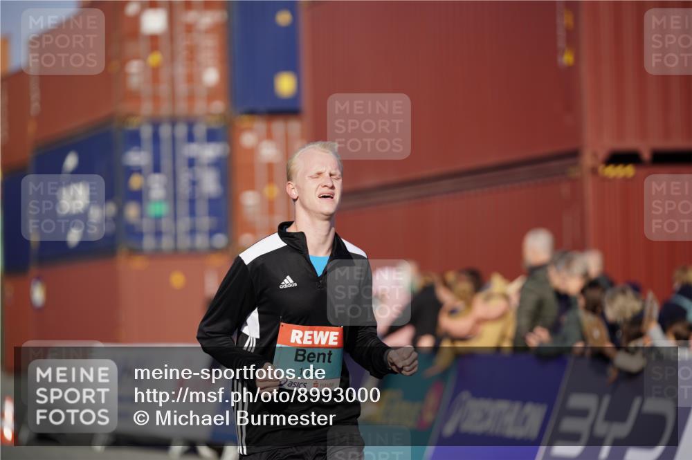 03.10.2025 - Köhlbrandbrückenlauf Michael Burmester http://msf.ph/oto/8993000 03.10.2025 09:53:13 Ziel 1012, 1029, 3618 meine-sportfotos.de