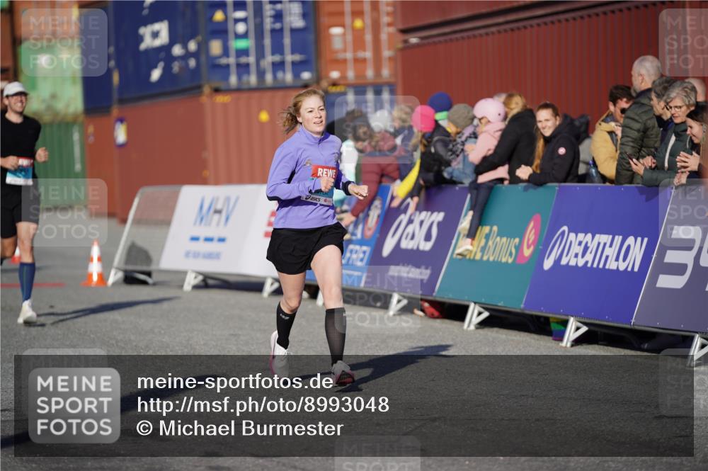 03.10.2025 - Köhlbrandbrückenlauf Michael Burmester http://msf.ph/oto/8993048 03.10.2025 09:53:19 Ziel 1012, 1029, 3299, 3704 meine-sportfotos.de